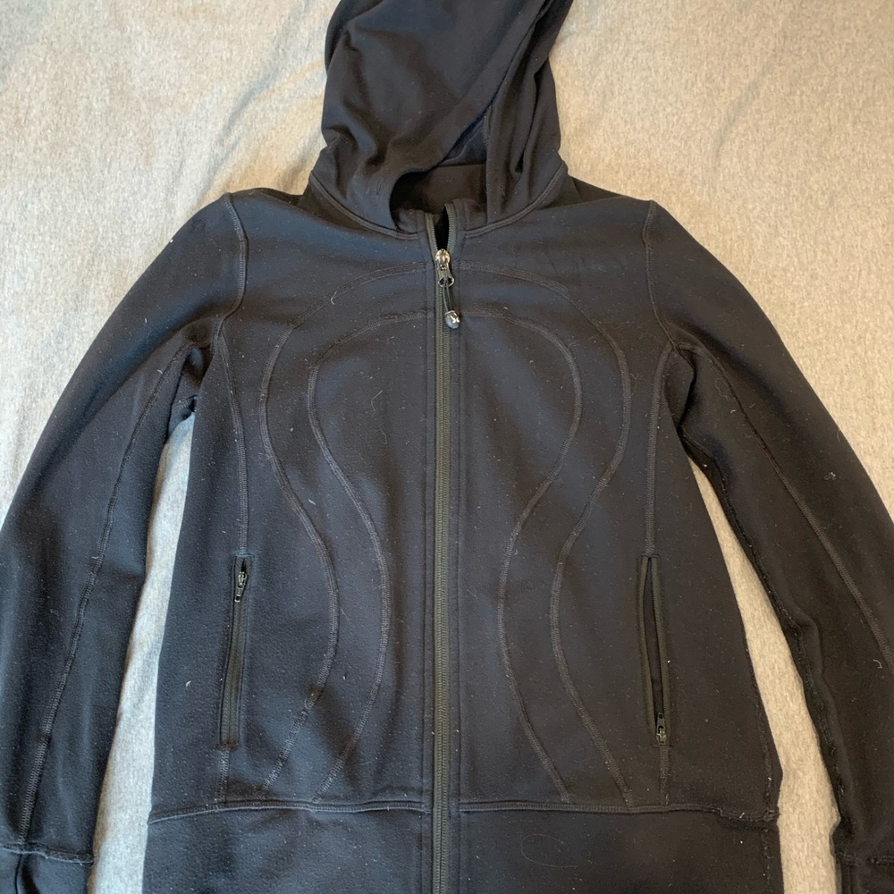 BLACK LULULEMON CLASSIC ZIP UP